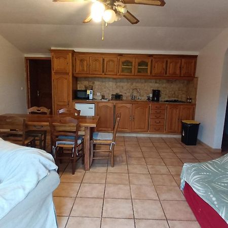 Les Prairies Mas Roux Guest House Raphele Room photo