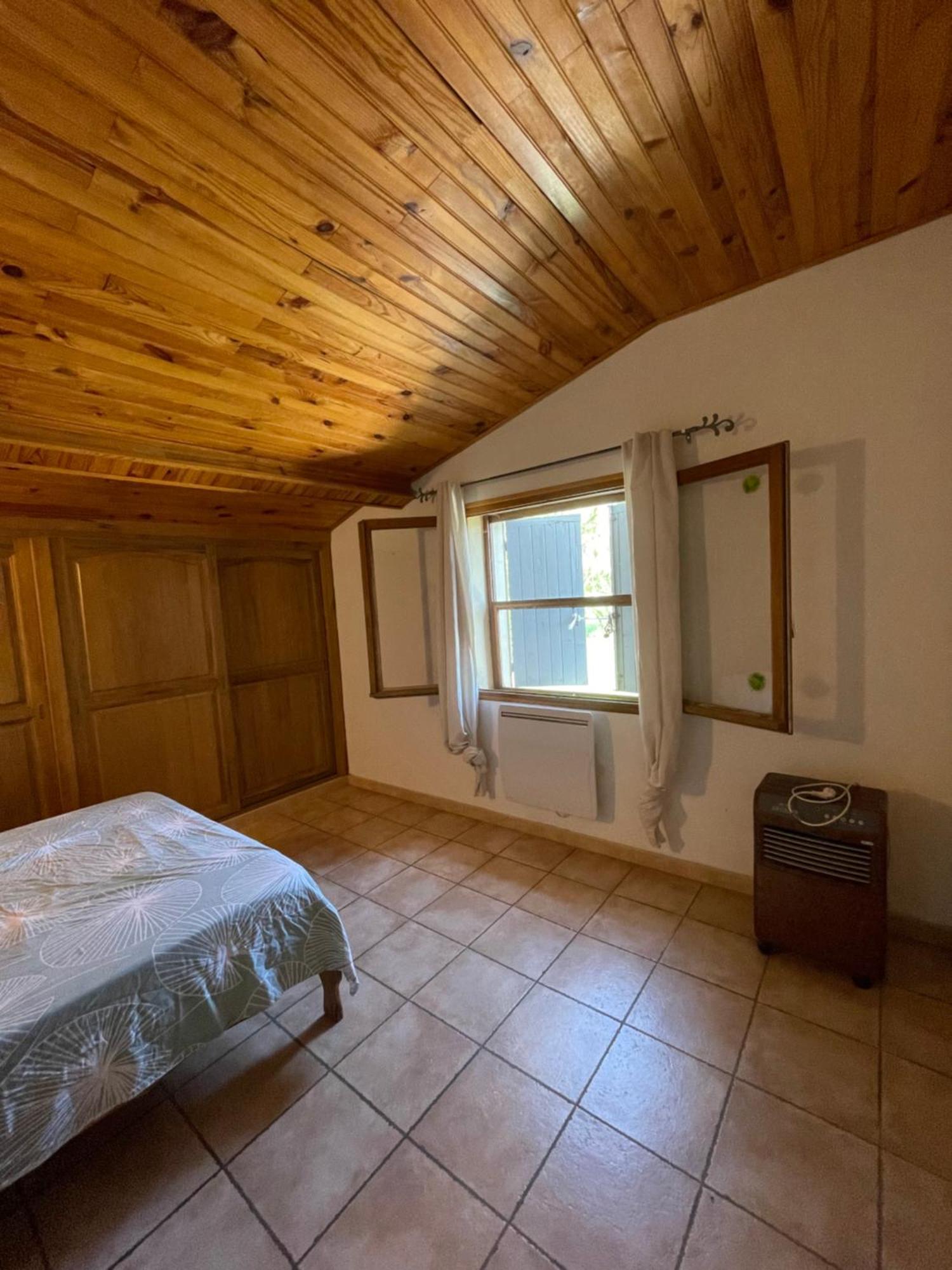 Les Prairies Mas Roux Guest House Raphele Room photo
